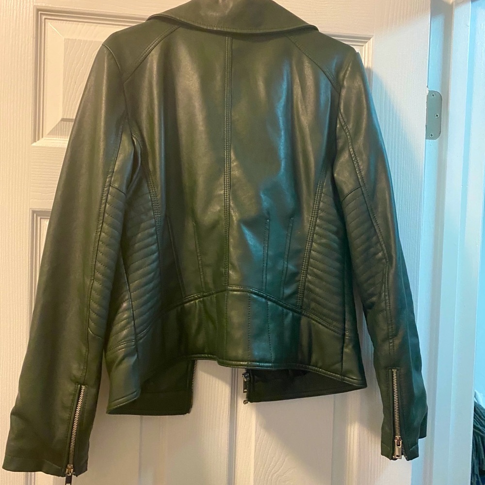 Its a black rivet dark green leather jacket.